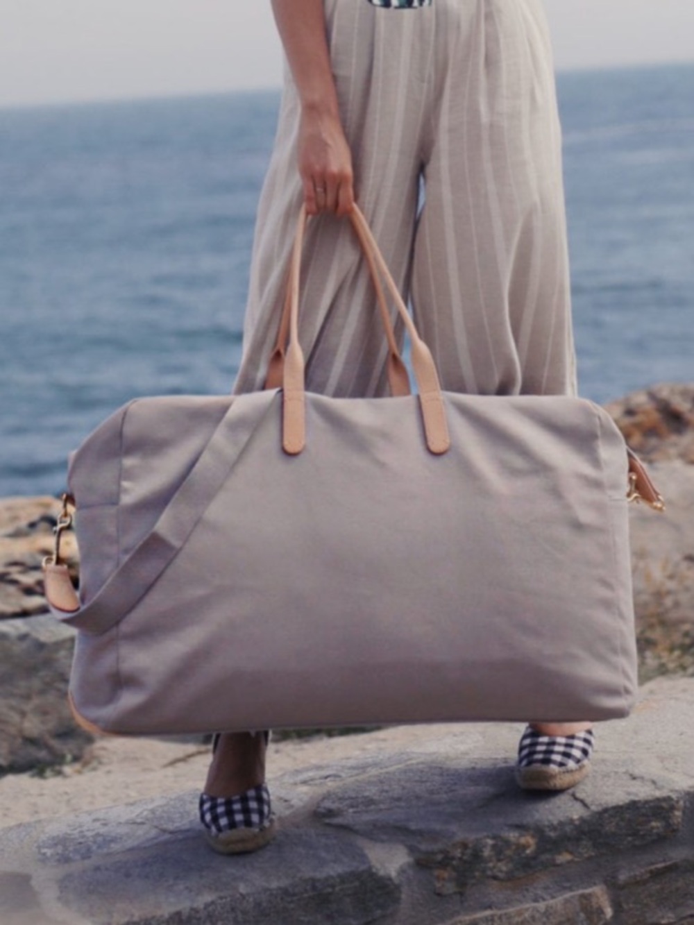 Cuyana Weekender Bag in Natural/Gray